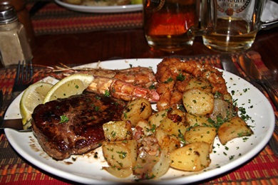 Surf'n Turf - Kckies Pub in Swakopmund