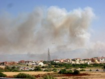 Brand bei Olbia - Lschflugzeuge im Einsatz